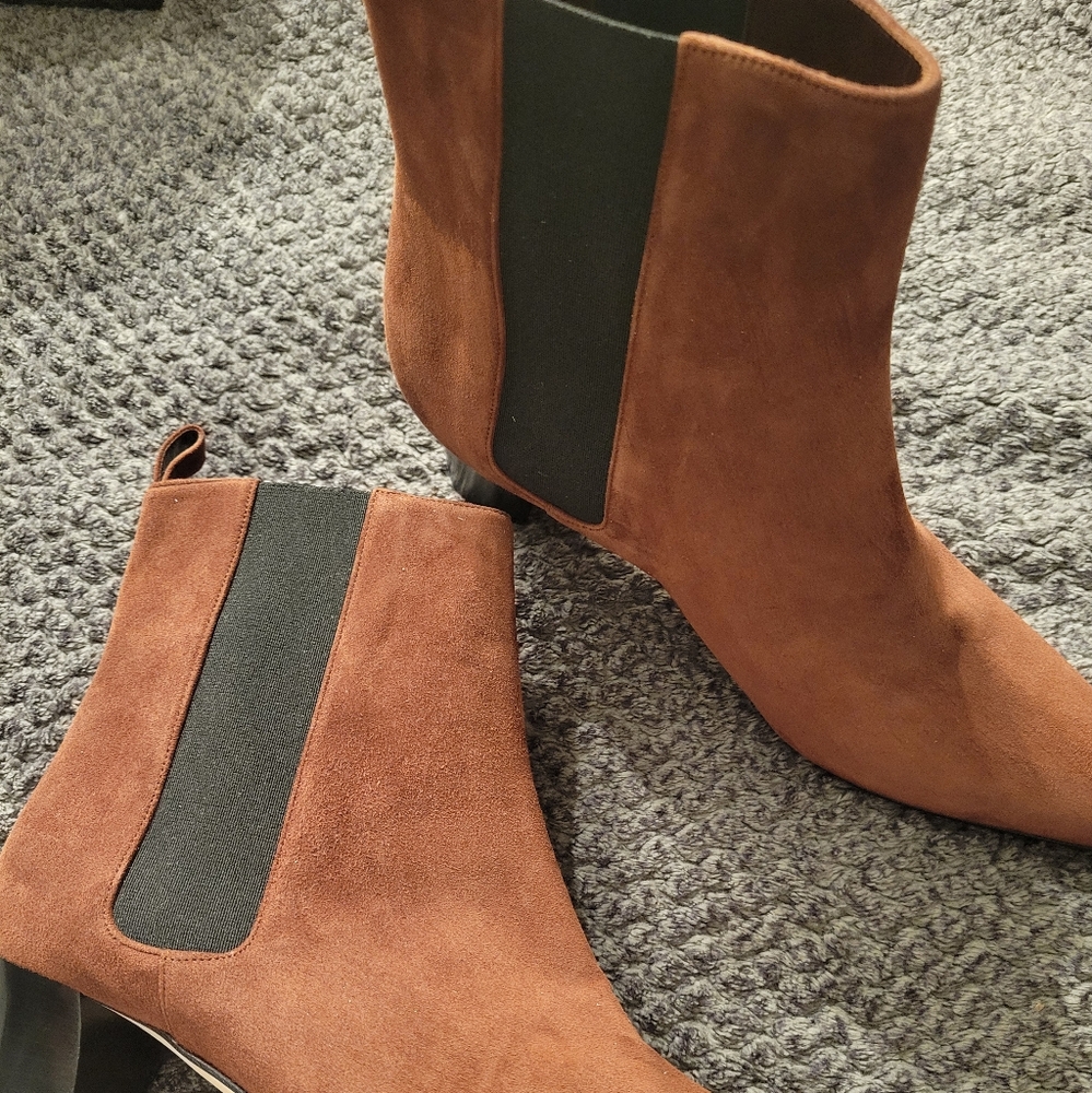 Manolo Blahnik TIRABA Terracotta Clay/Red Suede Ankle Boot size 8.5